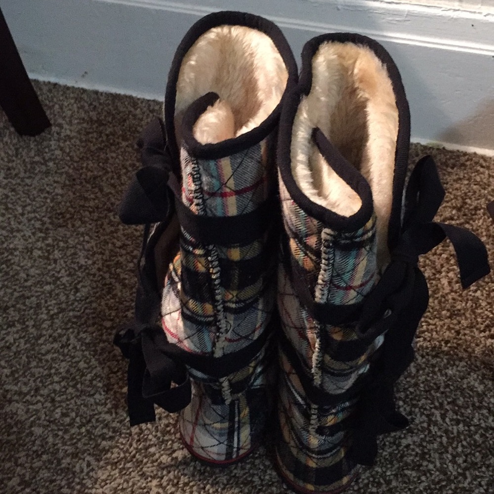 Boots - Picture 3 of 3